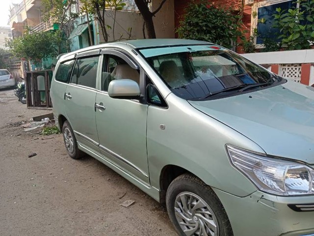 Second-hand 2007 Toyota Innova 2.5 G4 Diesel 7-seater for sale in Bhopal