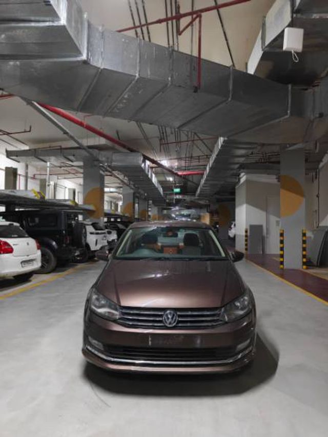 Second-hand 2015 Volkswagen Vento 1.6 हाईलाइन for sale in Gurgaon