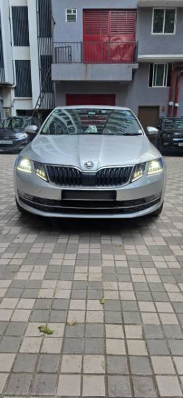 Skoda Octavia 1.8 TSI AT स्टाइल Second-hand 2017 Skoda Octavia 1.8 TSI AT स्टाइल for sale in Mumbai