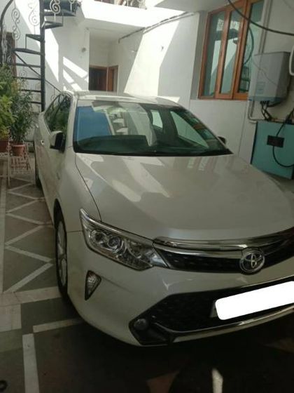2016 Toyota Camry Hybrid