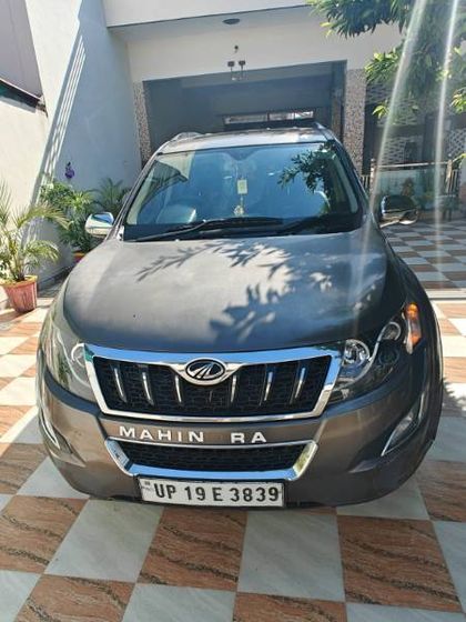 2017 Mahindra XUV500 R W10 FWD