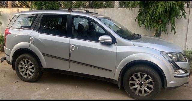 Second-hand 2018 Mahindra XUV500 W10 2WD for sale in Ahmedabad