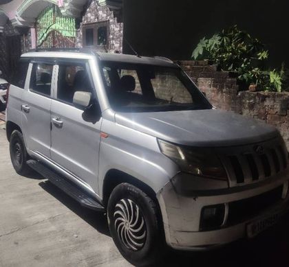 2017 Mahindra TUV 300 पी4