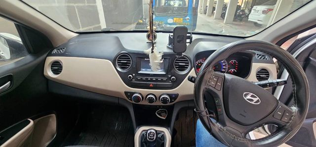 Hyundai Grand i10 Sportz Second-hand 2017 Hyundai Grand i10 Sportz for sale in Surat