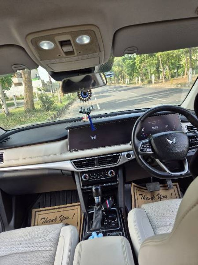 Second-hand 2022 Mahindra XUV700 AX7 AT Luxury Pack BSVI for sale in Moradabad-5