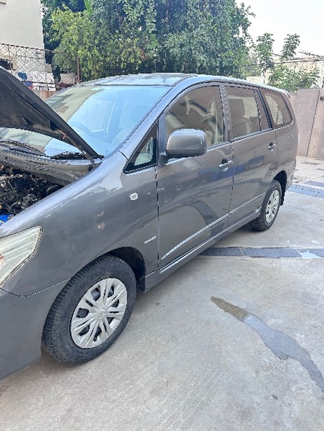 Second-hand 2013 Toyota Innova 2.5 GX (Diesel) 7 Seater for sale in Ahmedabad-3
