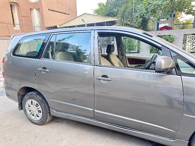 Second-hand 2013 Toyota Innova 2.5 GX (Diesel) 7 Seater for sale in Ahmedabad-1