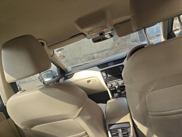 Second-hand 2017 Skoda Octavia 1.4 TSI MT Ambition for sale in New Delhi-3