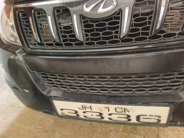 Second-hand 2017 Mahindra XUV500 R W10 FWD for sale in Motihari-6