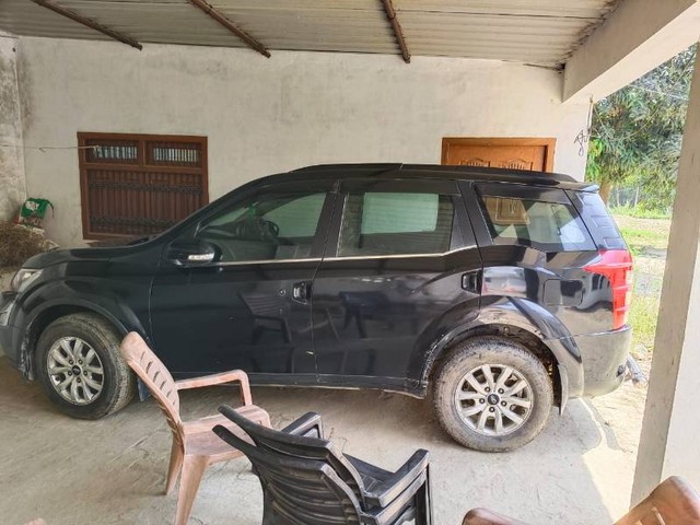Second-hand 2017 Mahindra XUV500 R W10 FWD for sale in Motihari-2