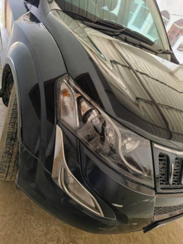 Second-hand 2017 Mahindra XUV500 R W10 FWD for sale in Motihari-4