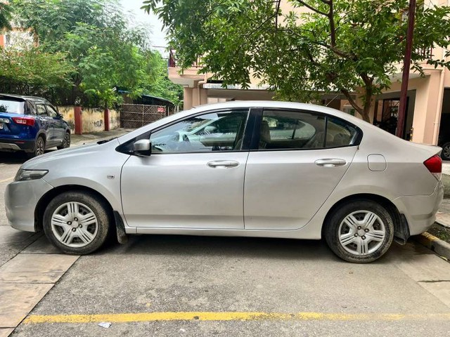 Second-hand 2010 Honda City 1.5 E MT for sale in Gautam Buddha Nagar-2