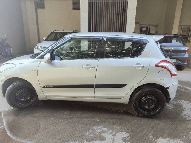 Second-hand 2015 Maruti Swift VXI for sale in Ahmedabad-2