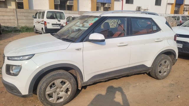 Second-hand 2021 Hyundai Venue S Plus for sale in Vadodara-1