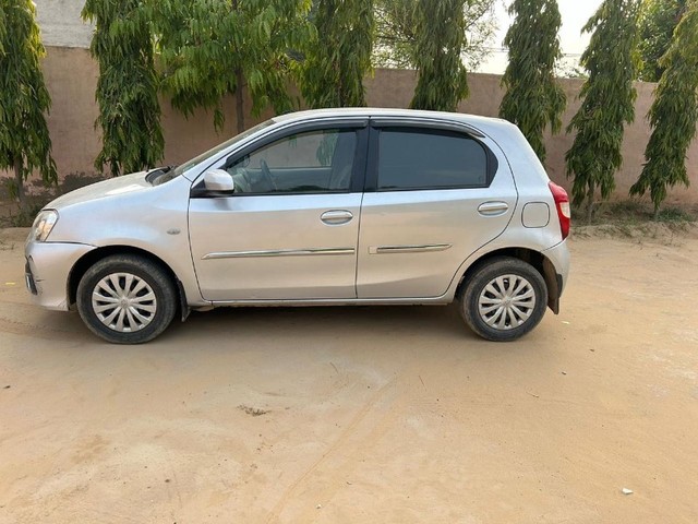 Second-hand 2014 Toyota Etios Liva GD for sale in Hanumangarh-2