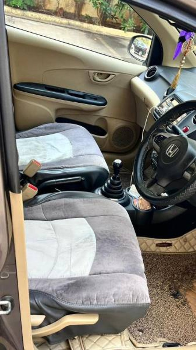 Second-hand 2015 Honda Brio S MT for sale in Thane-4