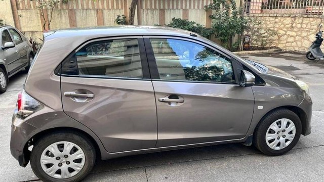 Second-hand 2015 Honda Brio S MT for sale in Thane-2