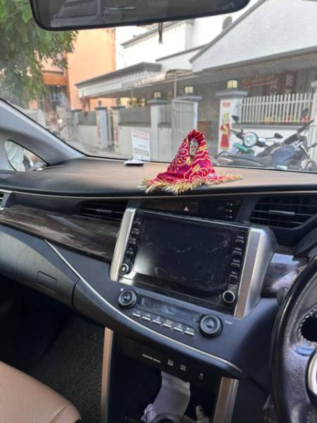 Second-hand 2021 Toyota Innova Crysta 2.4 ZX 7 STR AT for sale in Solapur-7