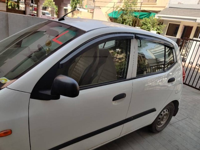 Second-hand 2012 Hyundai i10 Era for sale in Ahmedabad-3