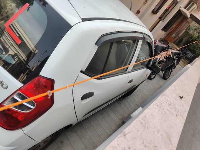 Second-hand 2012 Hyundai i10 Era for sale in Ahmedabad-4