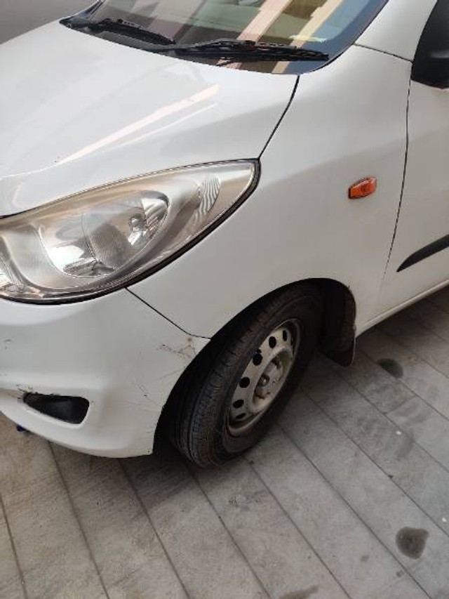 Second-hand 2012 Hyundai i10 Era for sale in Ahmedabad-5