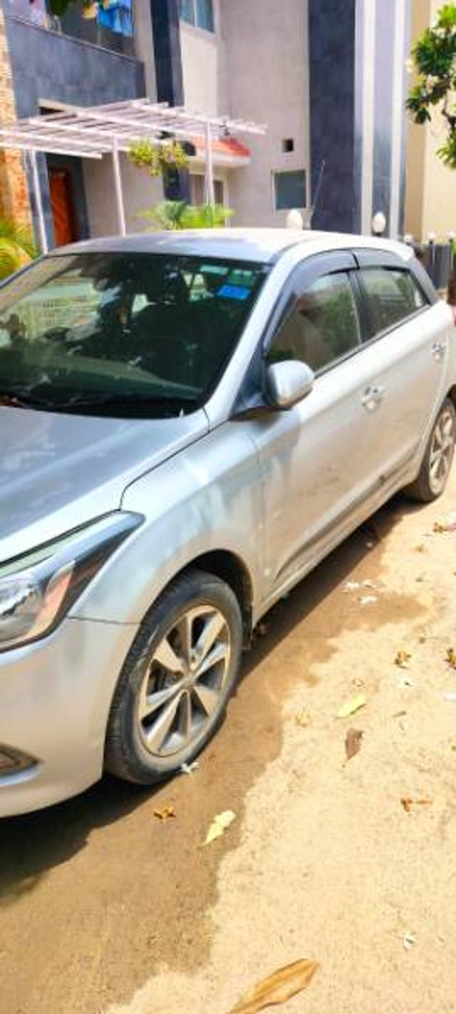 Second-hand 2015 Hyundai i20 Asta 1.2 for sale in Gautam Buddha Nagar