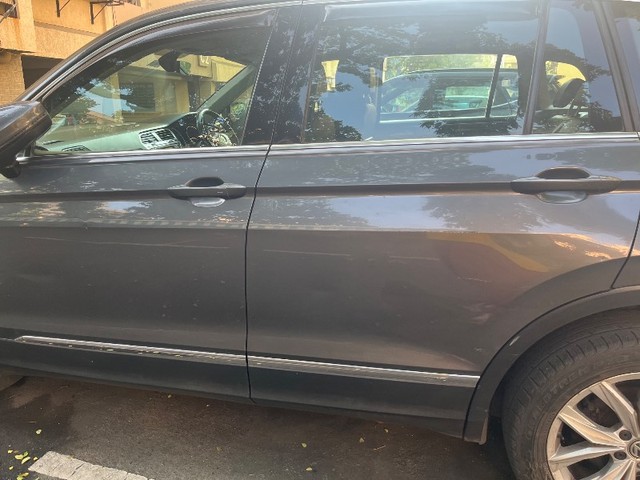 Second-hand 2017 Volkswagen Tiguan 2.0 TDI Highline for sale in Mumbai-3