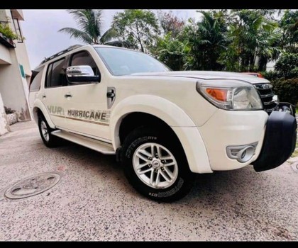 Second-hand 2012 Ford Endeavour 2.5L 4X2 for sale in Giridih