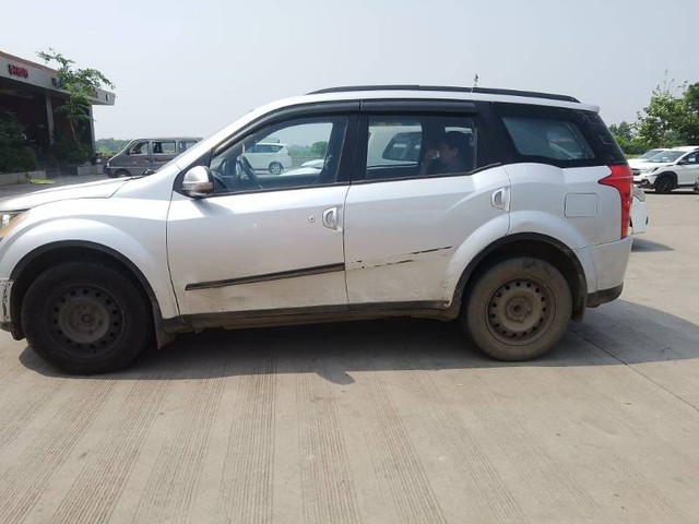 Second-hand 2014 Mahindra XUV500 W6 2WD for sale in Bhavnagar-2