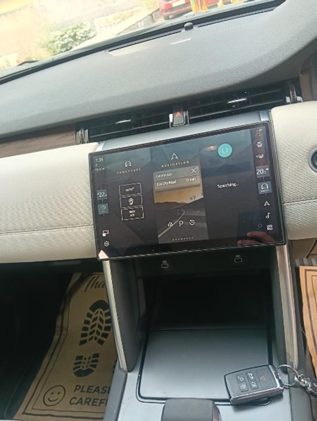 Second-hand 2024 Land Rover Discovery 2.0 SE for sale in Noida-8