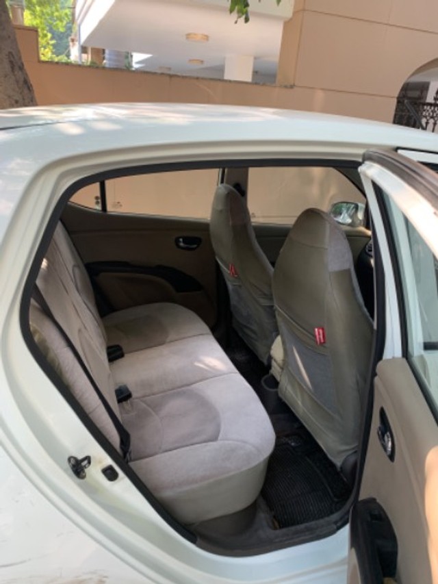 Second-hand 2013 Hyundai i10 Sportz AT for sale in New Delhi-3