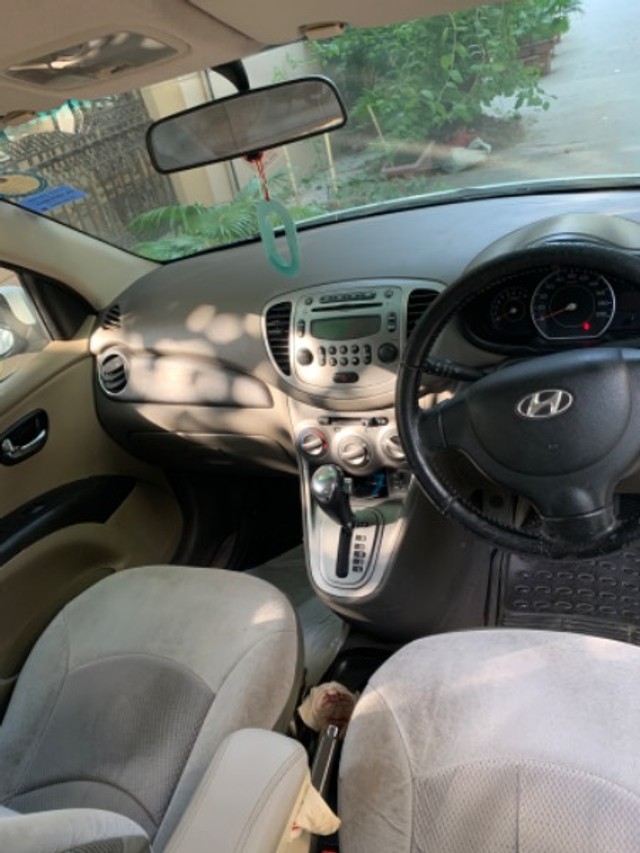Second-hand 2013 Hyundai i10 Sportz AT for sale in New Delhi-4