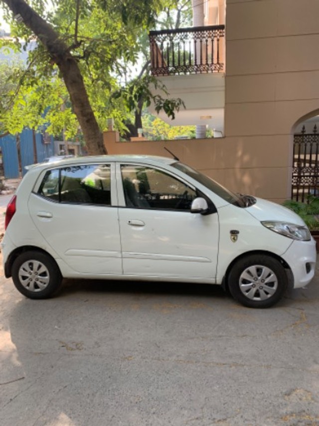 Second-hand 2013 Hyundai i10 Sportz AT for sale in New Delhi-1