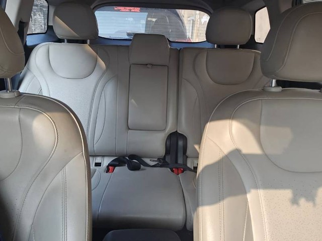 Second-hand 2022 Mahindra XUV700 AX7 Diesel AT Luxury Pack BSVI for sale in Kanpur-4