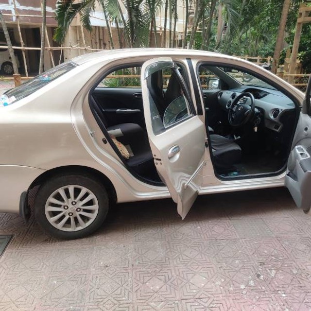Second-hand 2011 Toyota Etios V for sale in Vasai-6