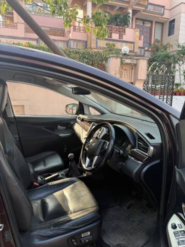 Second-hand 2017 Toyota Innova Crysta 2.4 G MT 8S BSIV for sale in Jaipur-4