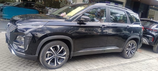 Second-hand 2023 MG Hector Plus Sharp Pro CVT 7 Str 2023-2025 for sale in Vadodara-3
