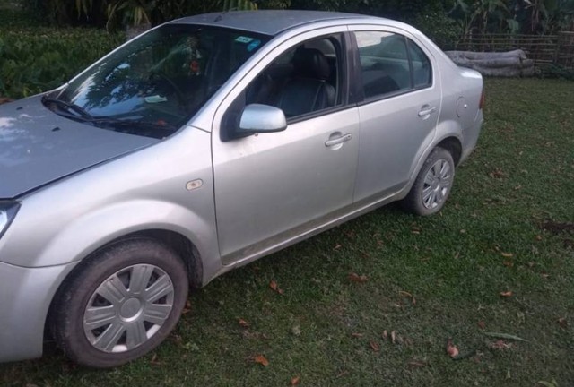 Second-hand 2010 Ford Fiesta 1.6 LE for sale in Guwahati-3