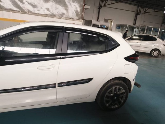Second-hand 2023 Tata Altroz XM Plus CNG for sale in Kannauj-1