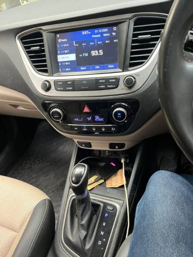 Second-hand 2019 Hyundai Verna VTVT 1.6 AT SX Option for sale in North 24 Parganas-10