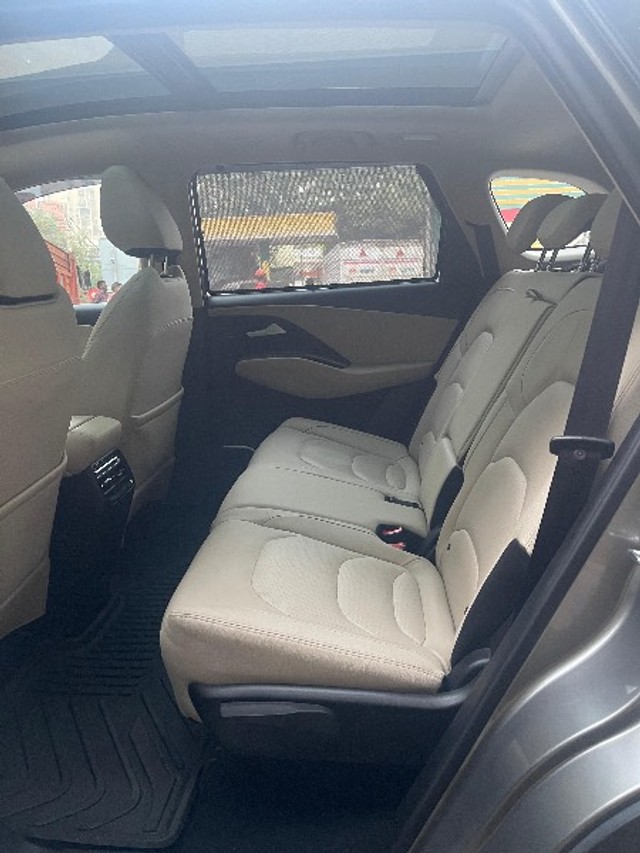 Second-hand 2023 MG Hector Sharp CVT for sale in New Delhi-4