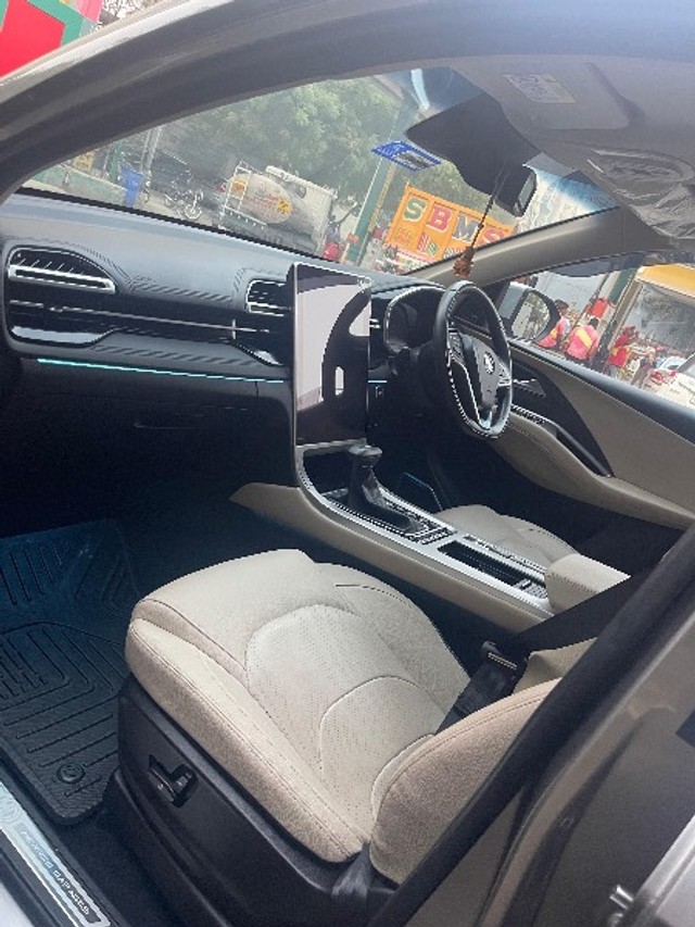 Second-hand 2023 MG Hector Sharp CVT for sale in New Delhi-3