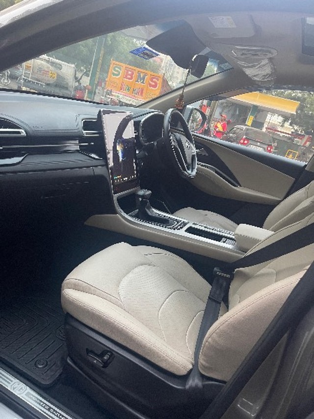 Second-hand 2023 MG Hector Sharp CVT for sale in New Delhi-5