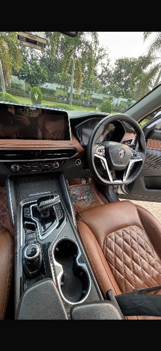 Second-hand 2021 MG Gloster Savvy 6-Str for sale in Lucknow-3