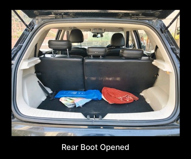 Second-hand 2019 Mahindra XUV300 W8 Diesel BSIV for sale in Pune-2