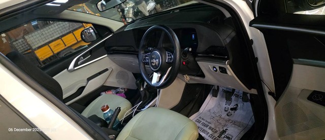 Second-hand 2022 Kia Carens Prestige Plus Turbo 2022-2023 for sale in Ranga reddy-6