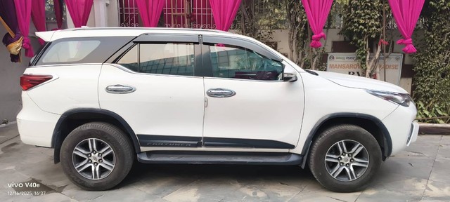 Second-hand 2017 Toyota Fortuner 2.7 2WD MT BSIV for sale in Moradabad-8