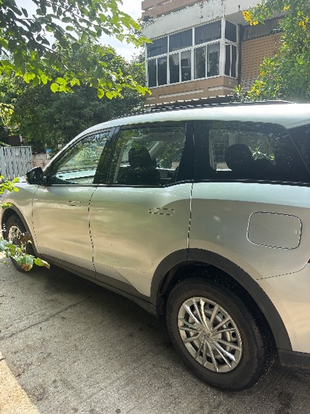 Second-hand 2022 Mahindra XUV700 MX BSVI for sale in Vadodara-2