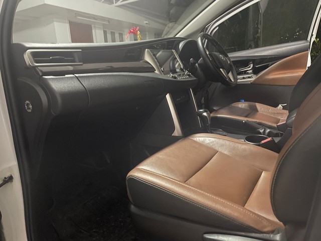 Second-hand 2022 Toyota Innova Crysta 2.7 GX 7 STR AT for sale in Namakkal-5