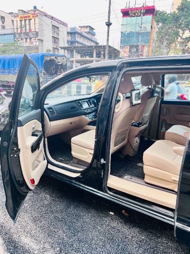 Second-hand 2020 Kia Carnival Premium for sale in Kamrup-6